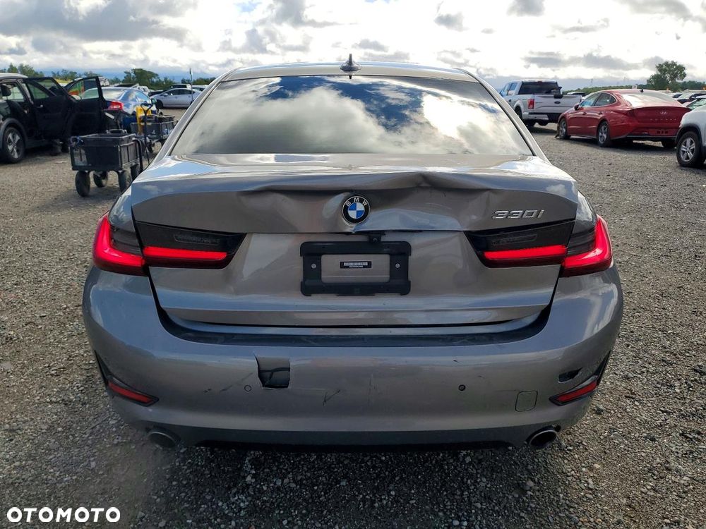 BMW Seria 3 330i M Sport - 11