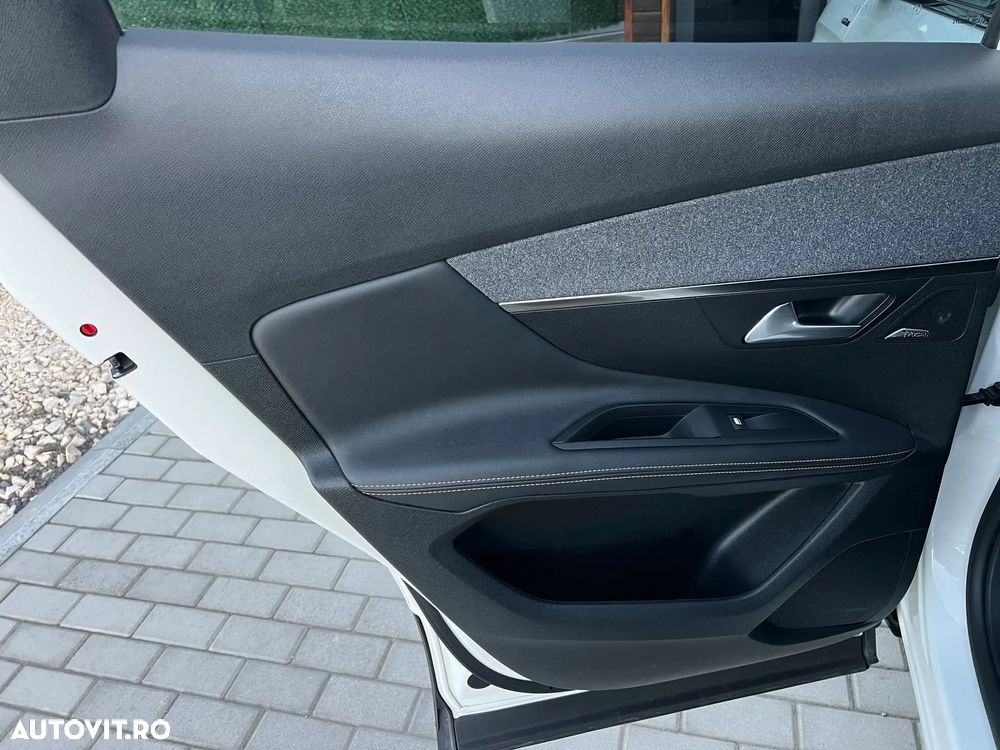 Peugeot 3008 1.2 PureTech 130 EAT8 GT - 24