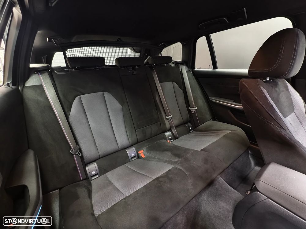 BMW 330 e Pack Desportivo M Pro Auto - 34
