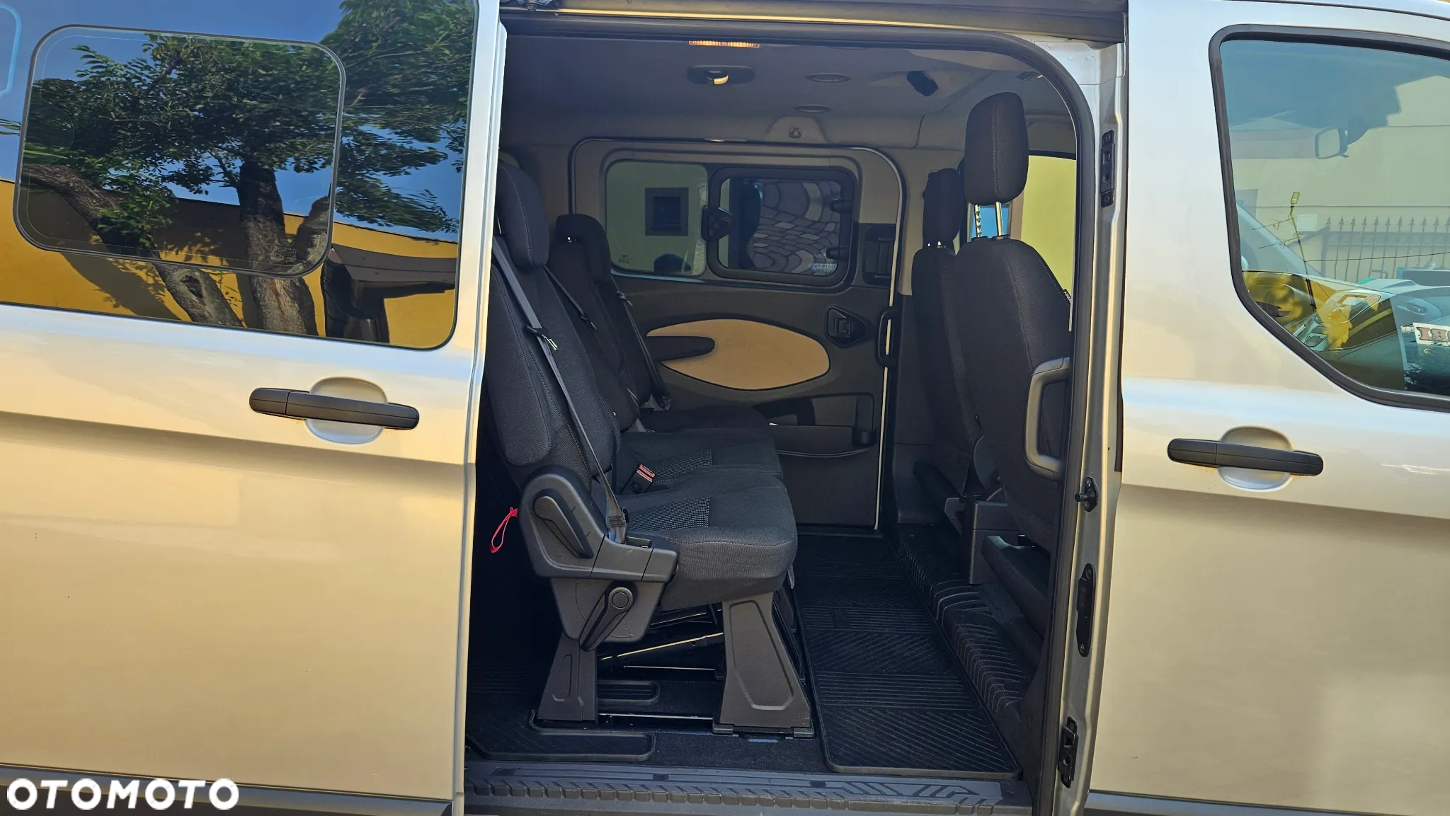 Ford Tourneo Custom - 35