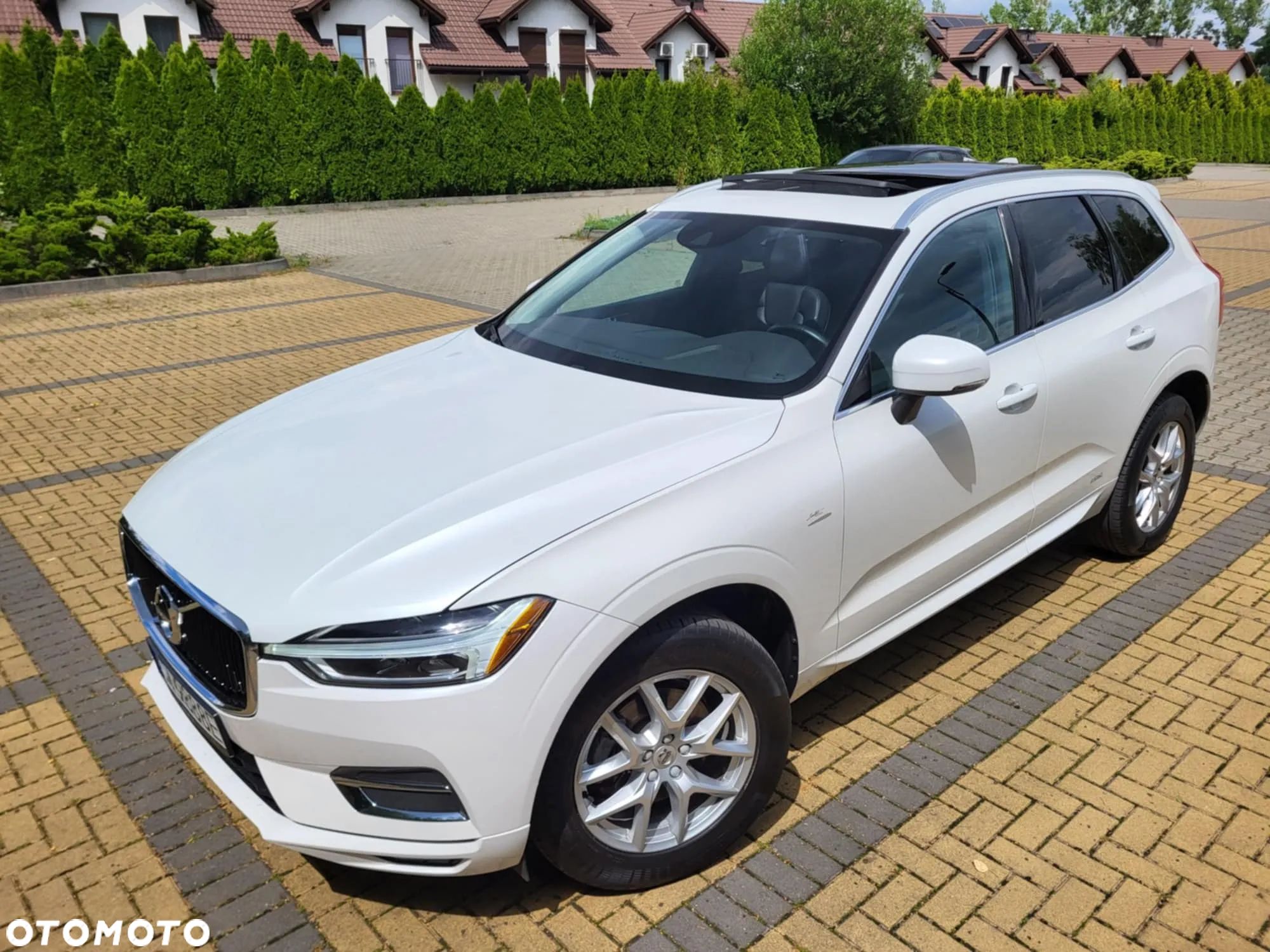 Volvo XC 60 T5 Momentum Pro - 1