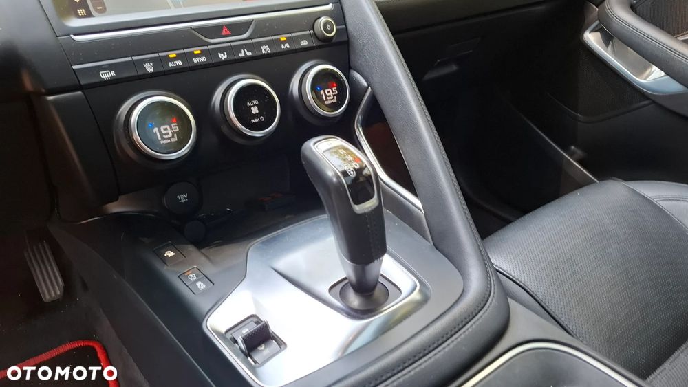 Jaguar E-Pace 2.0 i4D AWD R-Dynamic S - 9
