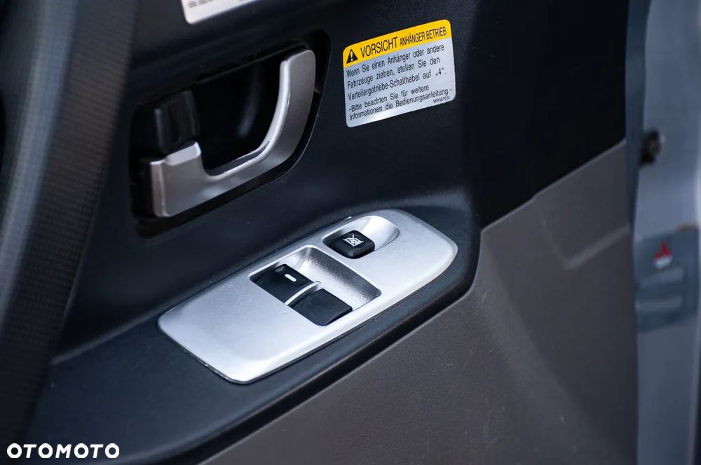 Mitsubishi Pajero 3.2 DI-D Automatik Dakar - 8