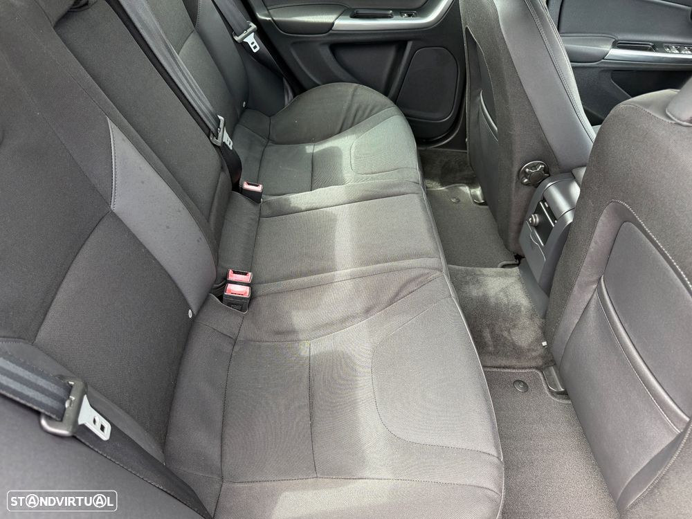 Volvo S60 2.0 D3 Momentum Start/Stop - 19