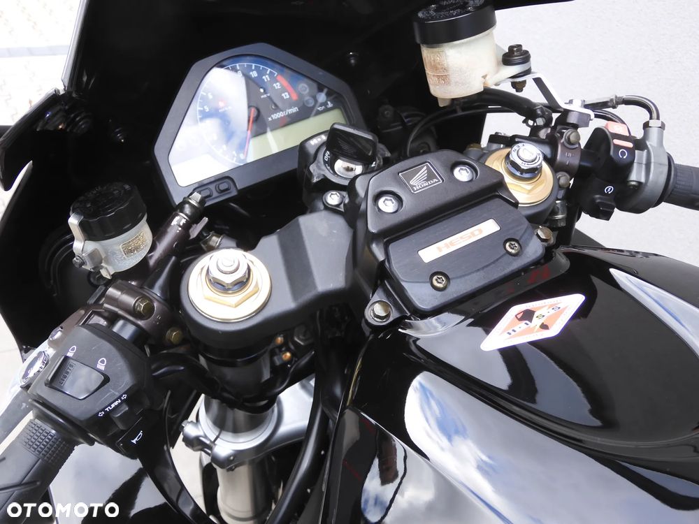 Honda CBR - 35
