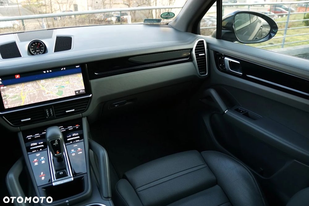 Porsche Cayenne Standard - 21