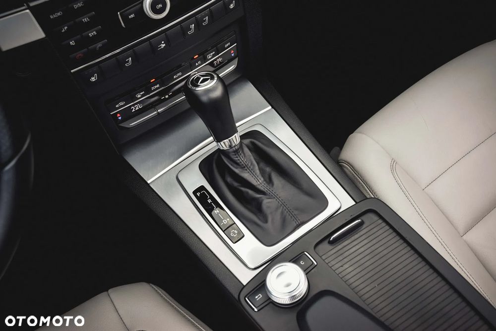Mercedes-Benz Klasa E 220 CDI DPF BlueEFFICIENCY Automatik Avantgarde - 38