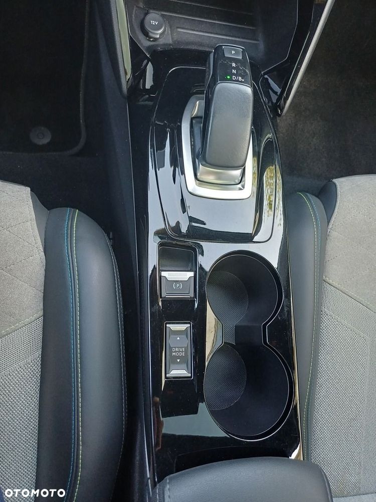 Peugeot 2008 50kWh GT - 18