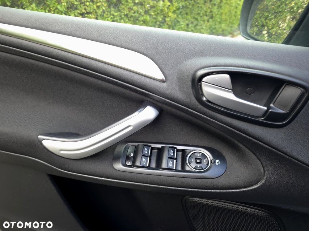 Ford S-Max - 17