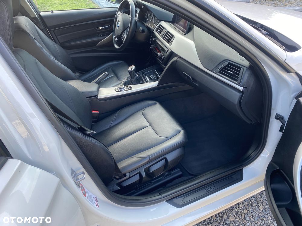 BMW Seria 3 318d Sport Line - 23