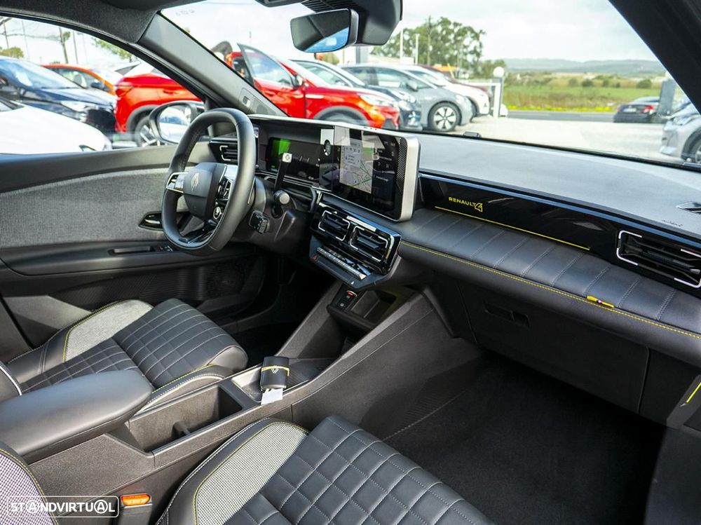 Renault 4 E-Tech 52 kWh Iconic Autonomia Conforto - 22
