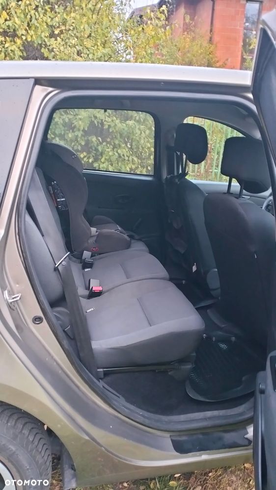 Renault Scenic 2011 photo 4