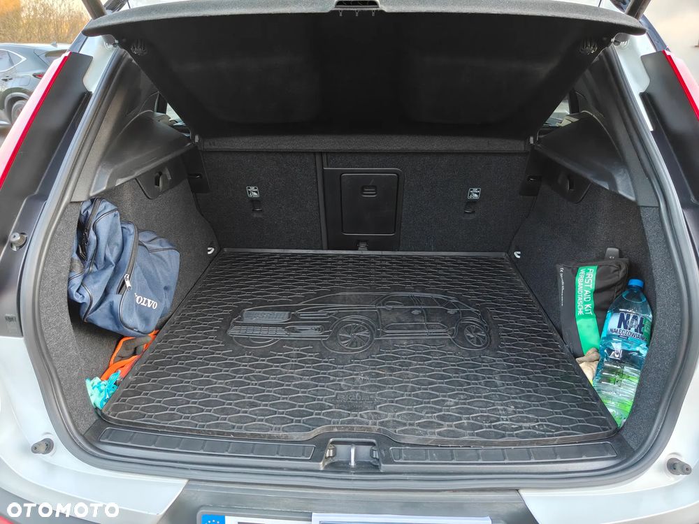 Volvo XC 40 T3 R-Design - 12