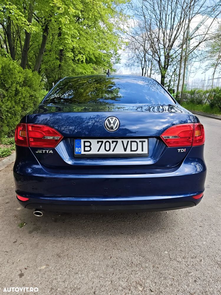 Volkswagen Jetta - 11