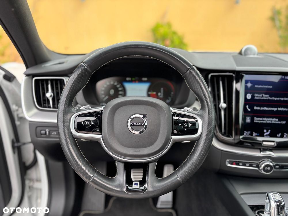 Volvo XC 60 T8 AWD Plug-In Hybrid R-Design - 25