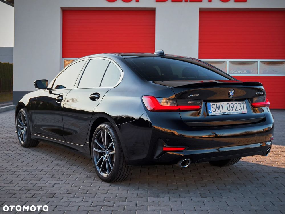 BMW Seria 3 330i xDrive M Sport - 11