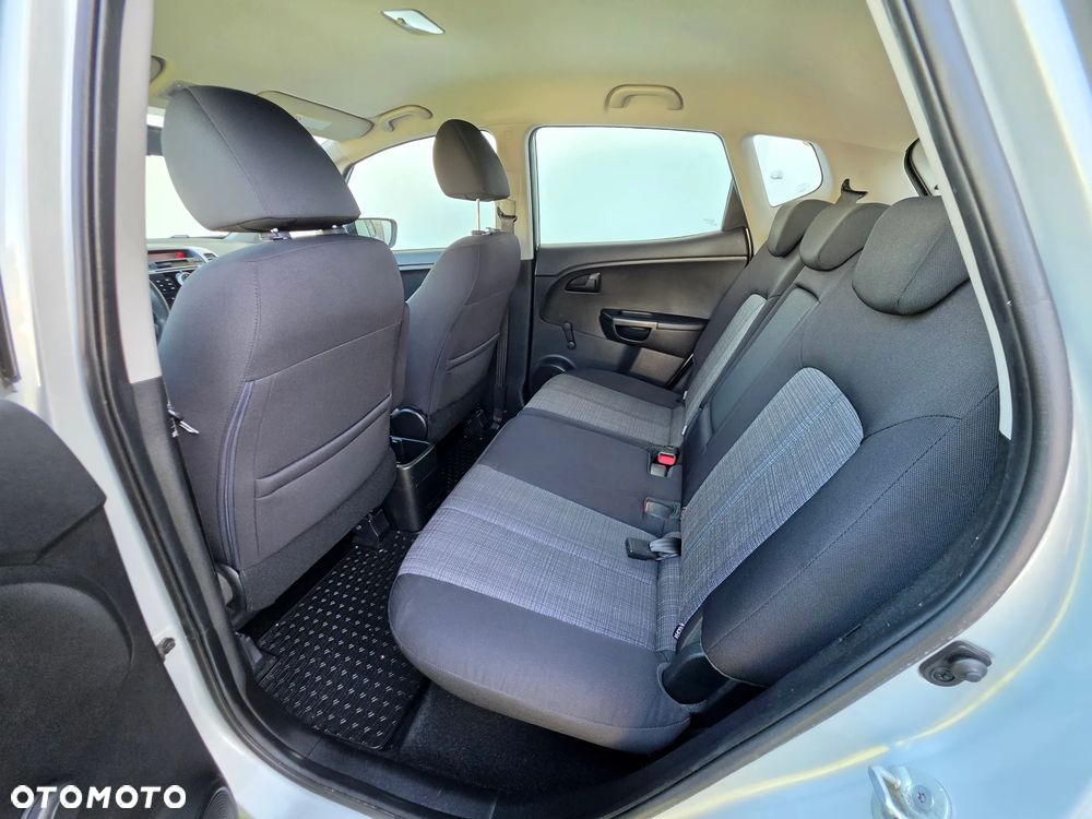 Kia Venga 1.4 CVVT Vision - 8