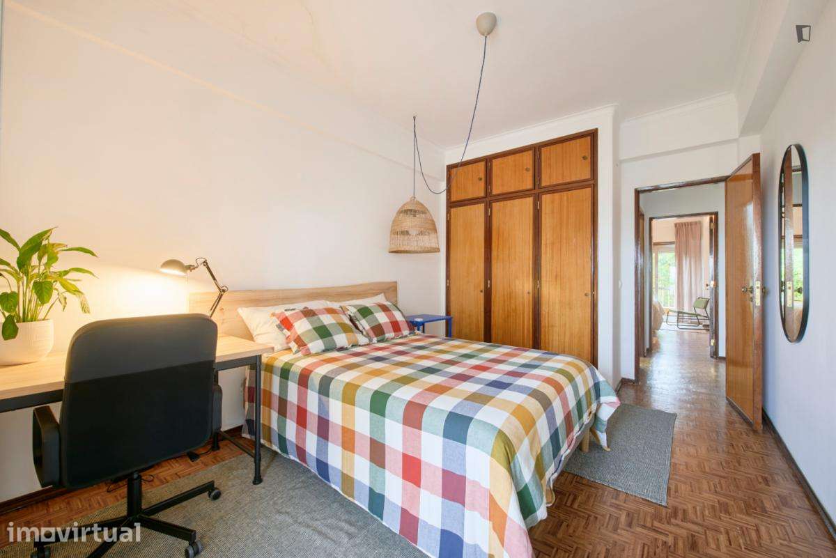 Quarto - localizado em Benfica Lisbon - Grande imagem: 2/19