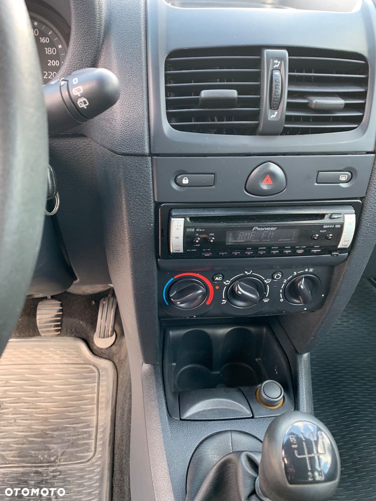 Renault Clio - 7