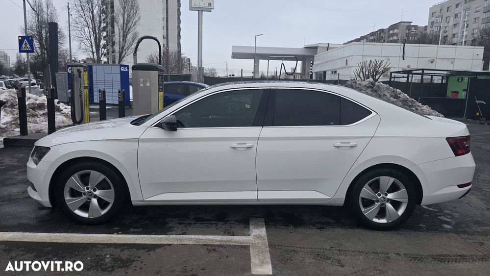 Skoda Superb 2.0 TDI DSG Ambition - 3