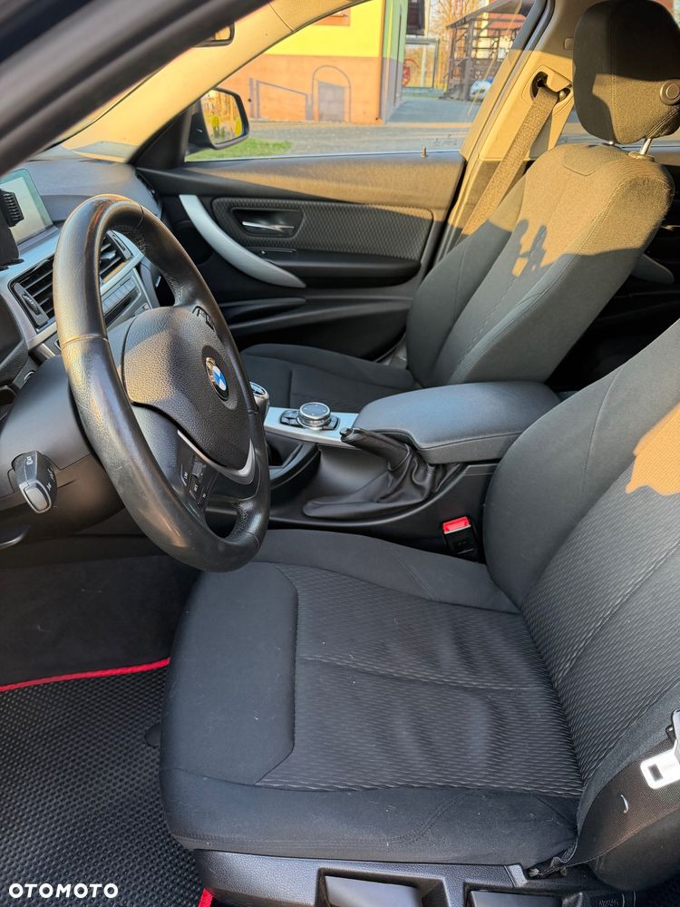 BMW Seria 3 318d Luxury Line - 9