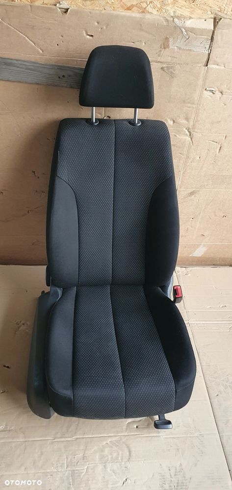 Fotel pasażera prawy przód przedni VW Passat B6 - 6