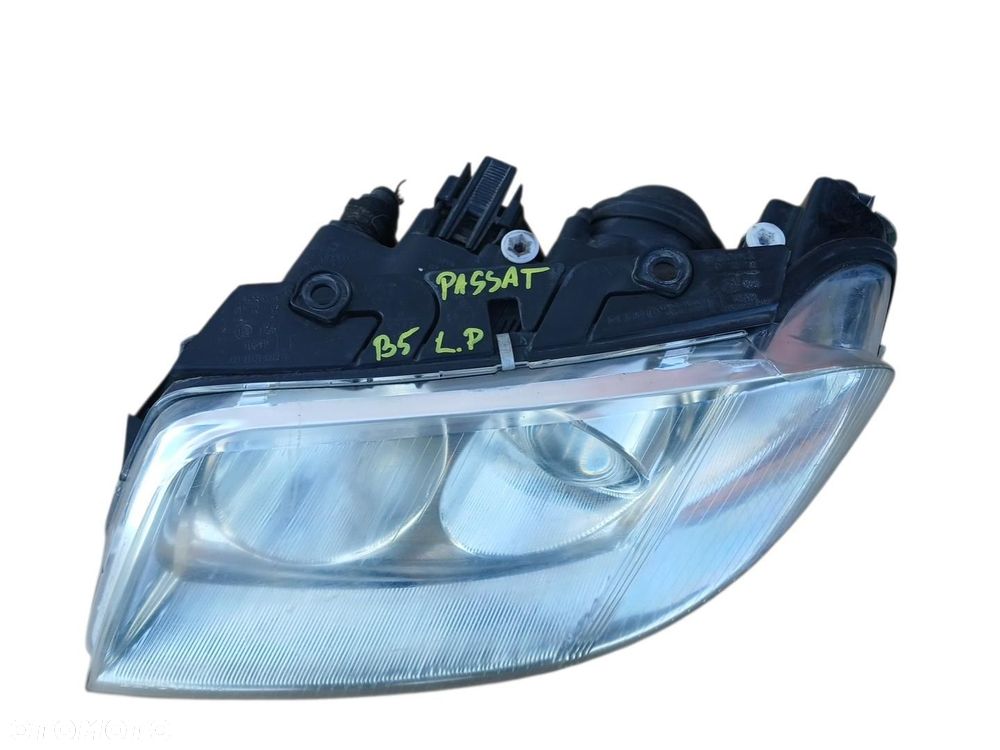 LAMPA LEWA PRZEDNIA PRZÓD VW PASSAT B5 LAMPA LEWY PRZÓD 0805853 PASSAT B5 - 2