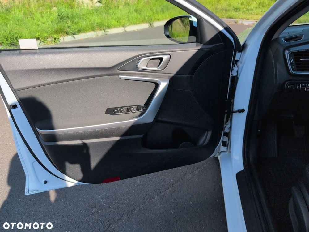 Kia Ceed 1.5 T-GDI M - 10