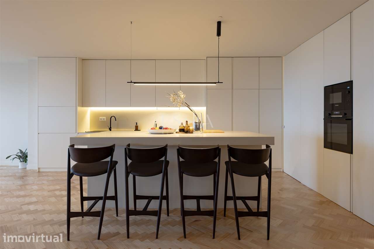 Apartamento T4 Remodelado no Centro do Porto - Grande imagem: 4/33