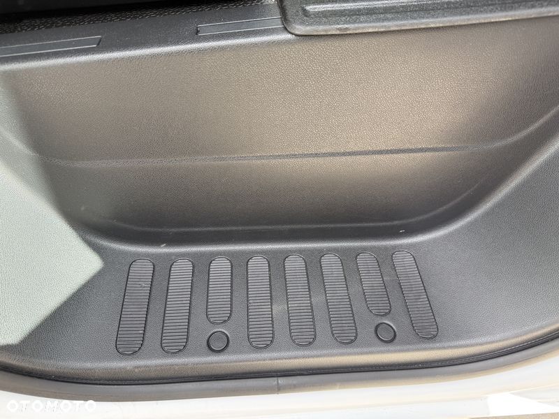 Renault MASTER L3H2 MAXI MOCNY SILNIK 2.3DCI Rozrząd na ŁAŃCUCHU, Pełna zabudowa paki, Zawiasy drzwi tył 180' DMC3.5t Duża ładowność 1302Kg, Homologacja VAT-1, Parktroniki, Minibar, Stolik EasyLife, Lustro WideView, Oświetlenie LED, Tempomat, Halogeny, Pakiet Chrom Design, Szare wnętrze, SERWIS ASO RENAULT!! - 15