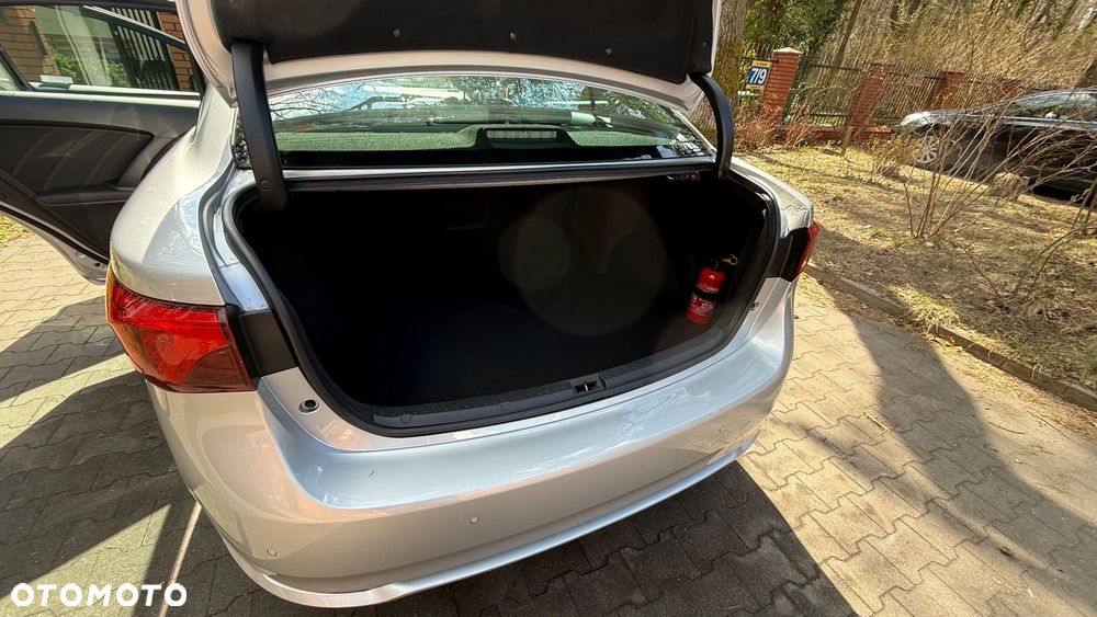 Toyota Avensis 1.8 Sol - 8