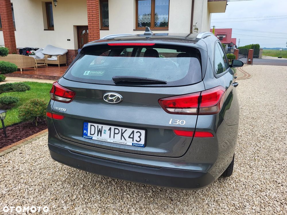 Hyundai i30 1.6 D Classic + - 8
