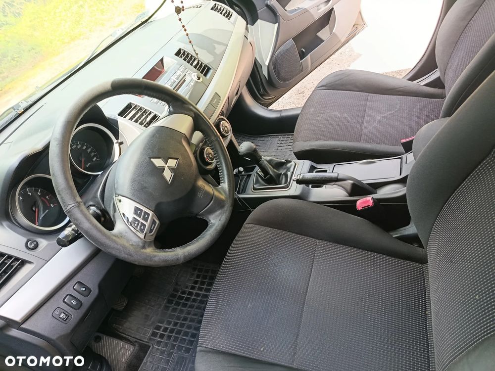 Mitsubishi Lancer - 8