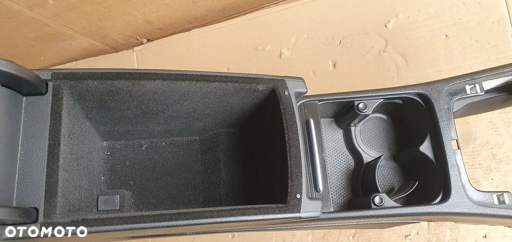 Tunel środkowy podłokietnik czarny VW Passat B6 - 7