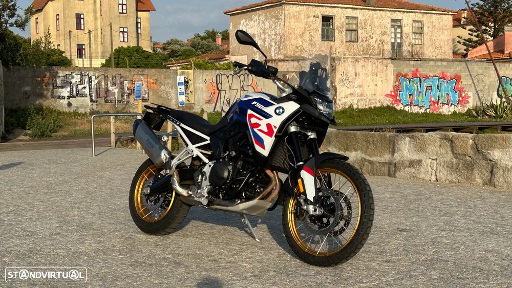 BMW F 900 GS Lightwhite / Racing Blue Metalizado (Versão GS Trophy) - 4