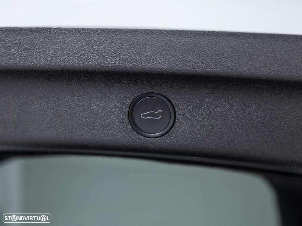 Tesla Model Y Long Range Dual Motor AWD - 17