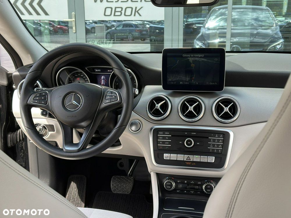 Mercedes-Benz CLA Shooting Brake 200 7G-DCT Urban - 12