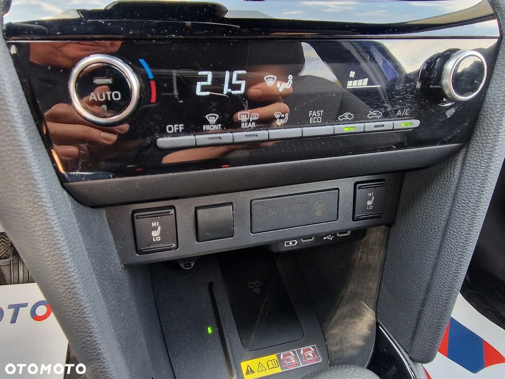 Toyota Yaris Cross Hybrid 1.5 Style AWD - 30