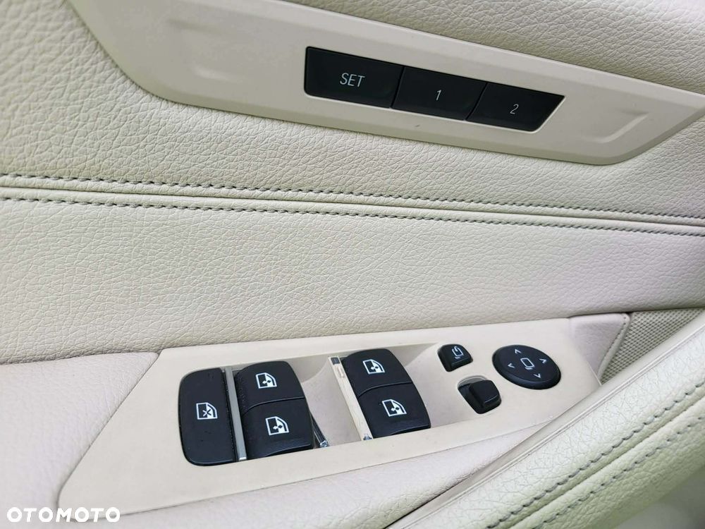 BMW Seria 5 530e iPerformance xDrive - 34