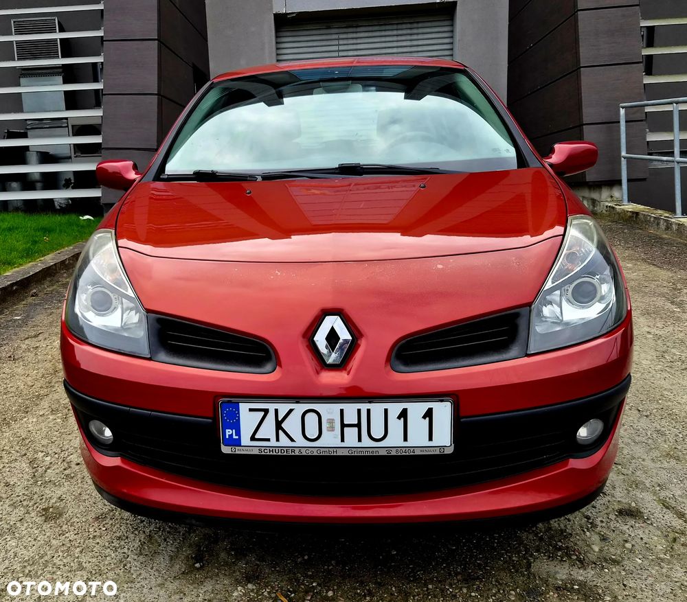 Renault Clio 2006 photo 2