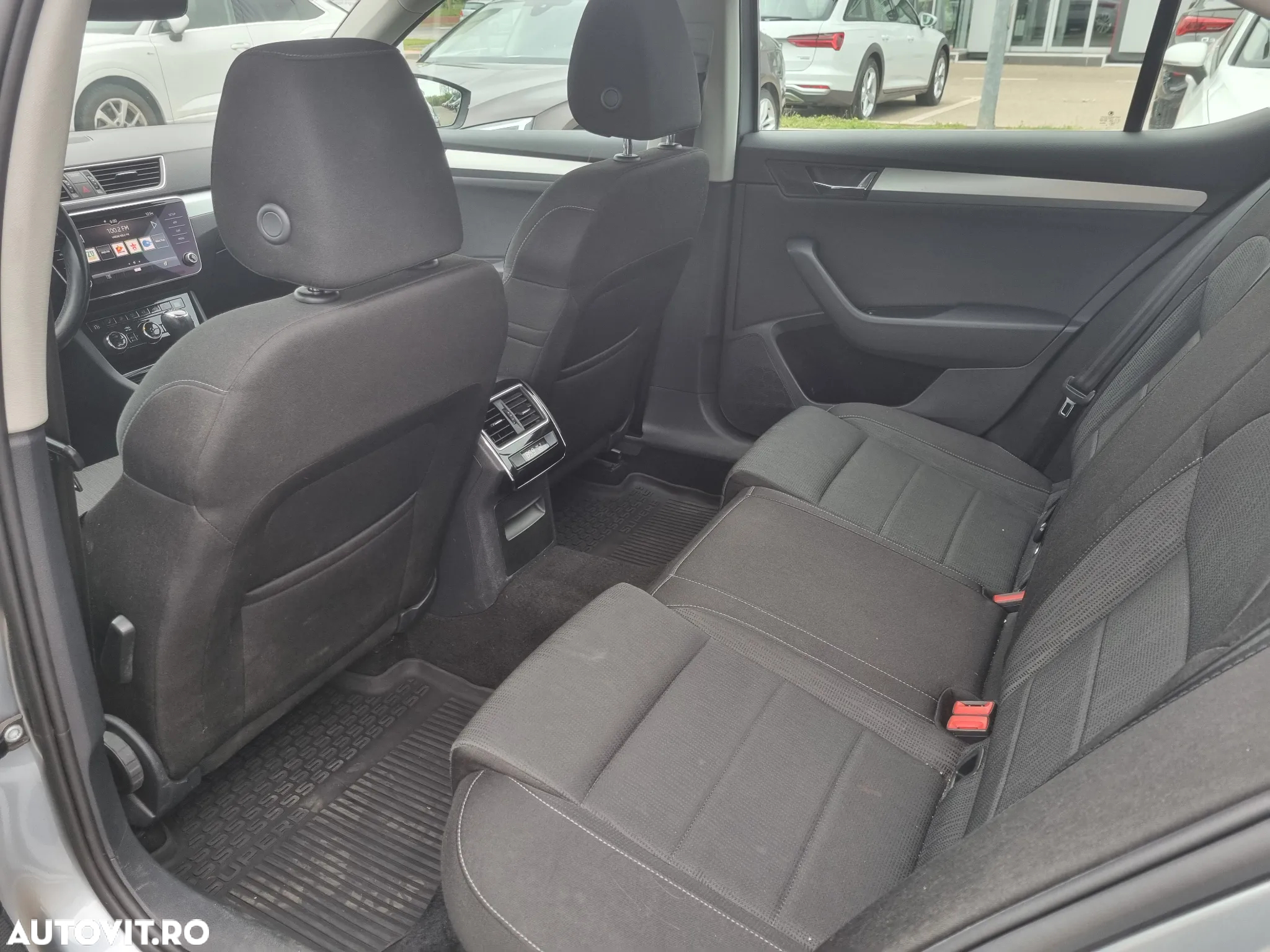 Skoda Superb 2.0 TDI DSG Ambition - 11