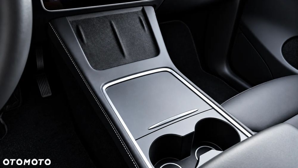 Tesla Model Y Long Range AWD - 19