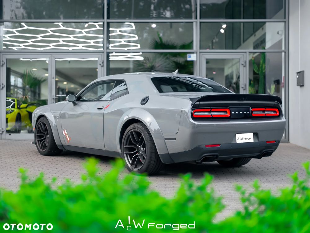 Dodge Challenger 6.2 Hellcat - 12