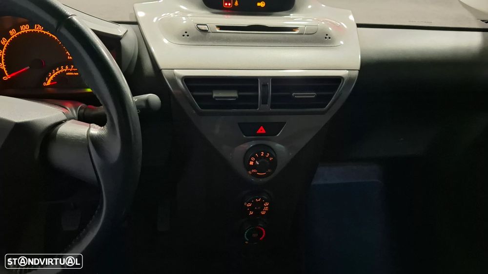 Toyota iQ 1.0 VVT-i Essential+AC - 12