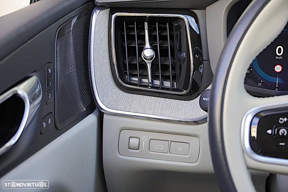 Volvo XC 60 2.0 T6 PHEV Inscription AWD - 36