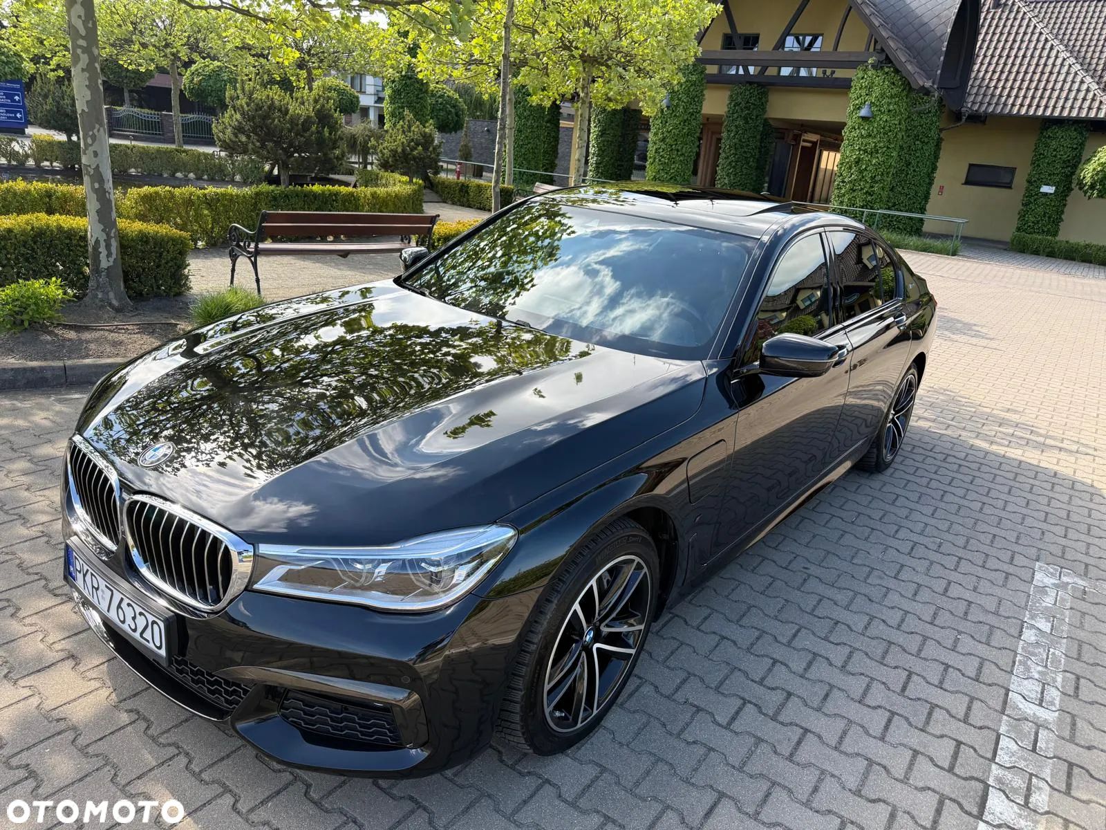 BMW Seria 7 740e iPerformance - 1