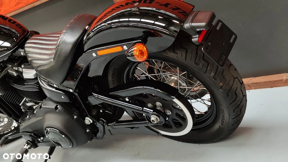 Harley-Davidson Softail Street Bob - 18
