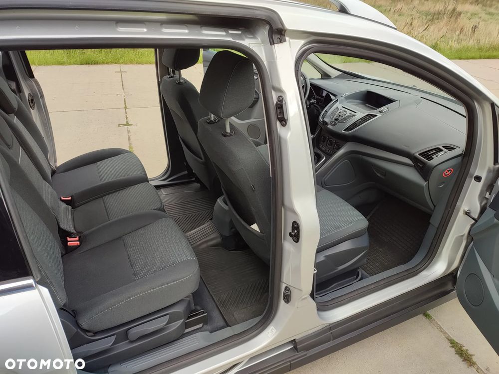 Ford Grand C-MAX - 11