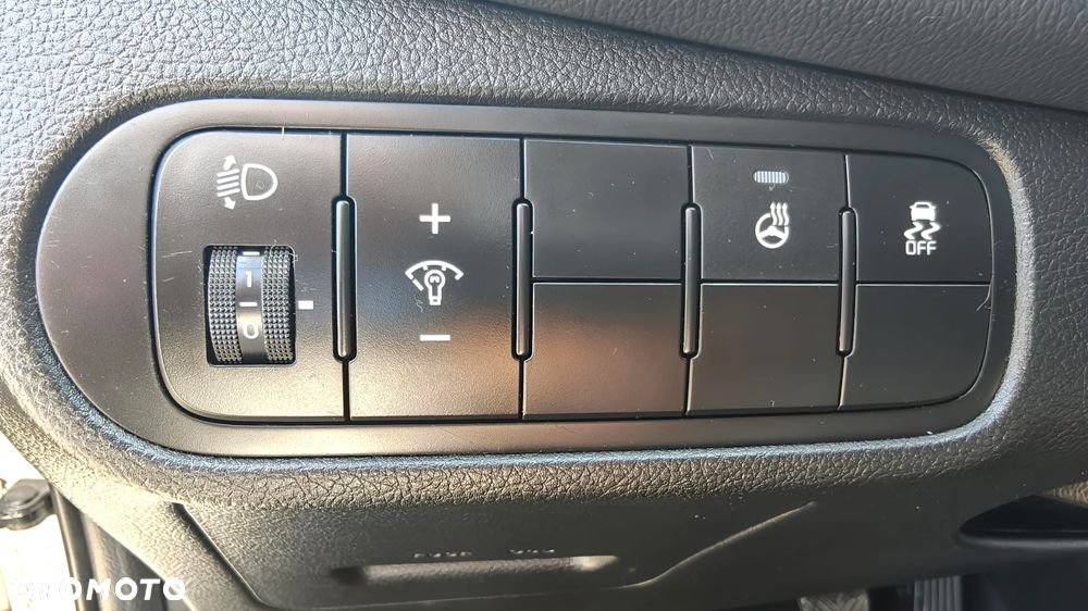 Kia Carens 1.6 GDI Dream-Team Edition - 24