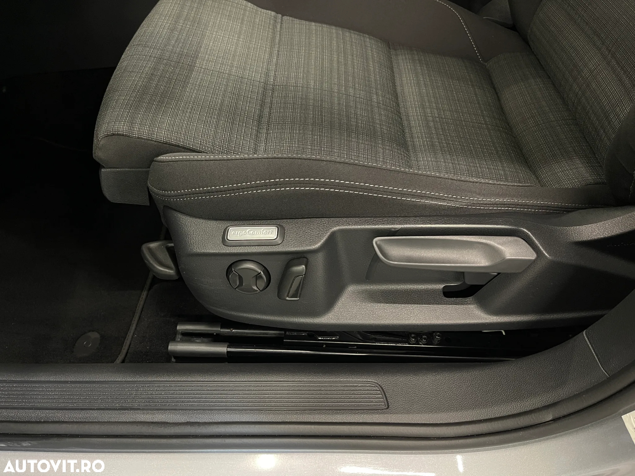 Volkswagen Passat 2.0 TDI DSG Comfortline - 27
